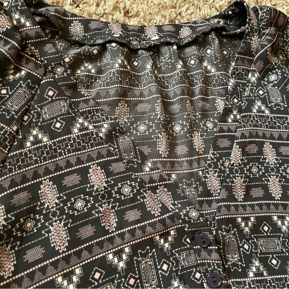 Women’s Blouse Pink Gray Aztec Design - Picture 3 of 4